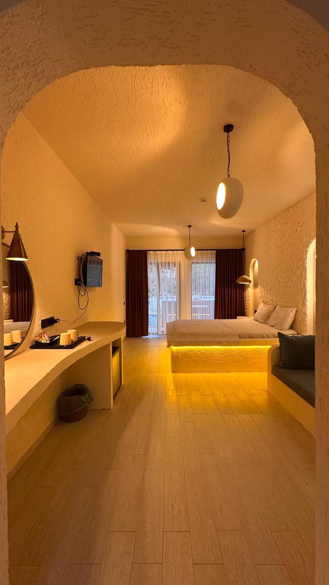 Z Exclusive And Hotel